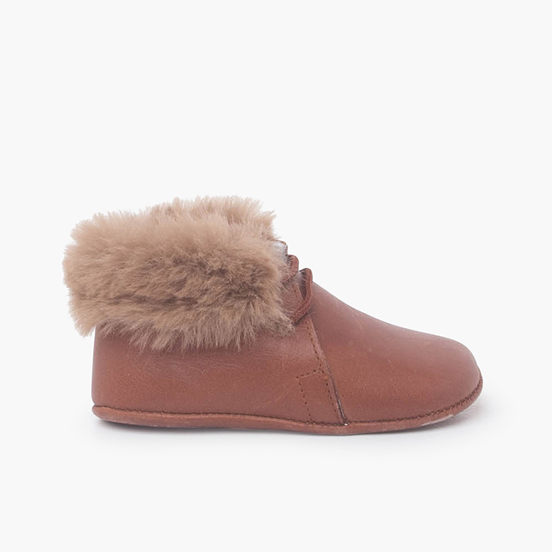 Baby winter booties with fur collar